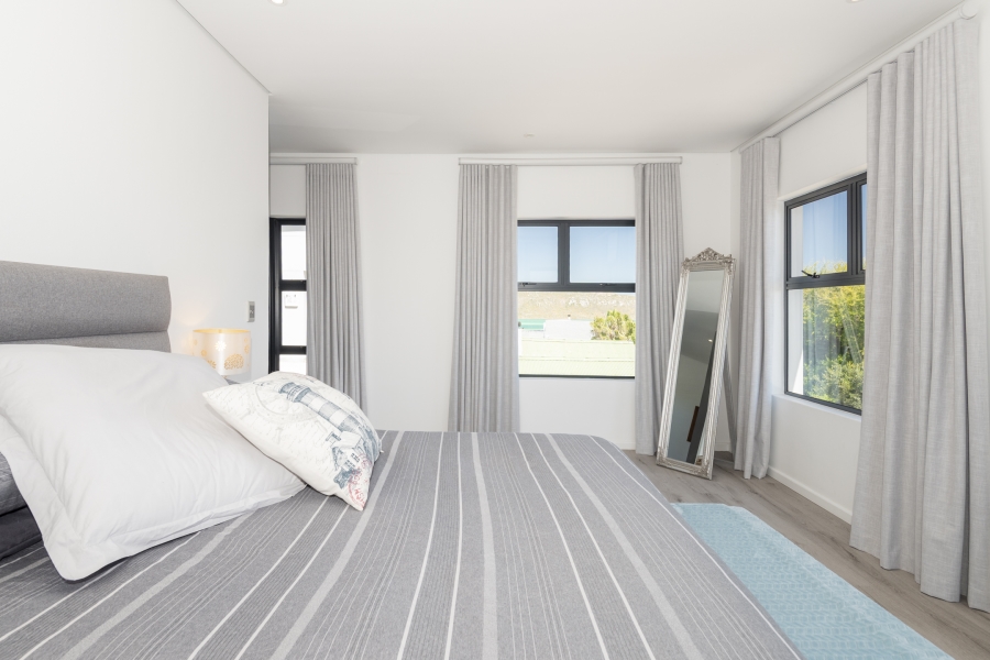 5 Bedroom Property for Sale in Myburgh Park Western Cape